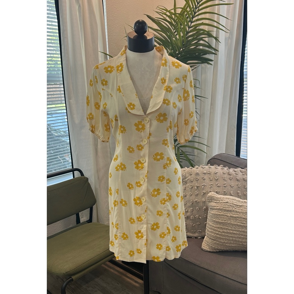 Rollas Women's Red Short Sleeve Button Front Mini Dress Size Small Yellow Floral